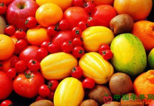 安徽黄山：时令水果扎堆上市 ()