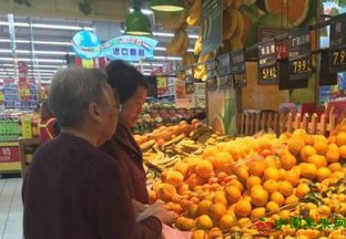 山东济宁：南方水果走俏市场 ()