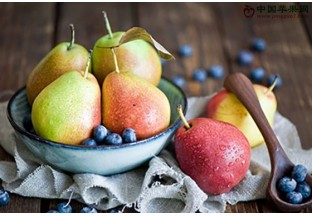 江苏无锡：夏令水果高价登场 ()