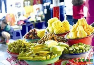 广西东兴进境口岸水果单日进货量突破1000吨 ()