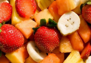 辽宁鞍山：水果市场价低量大 ()