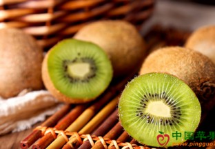 云南：一棵猕猴桃 收入3000元 ()