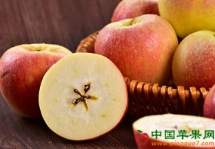北京延庆：苹果今年减产不减收 ()