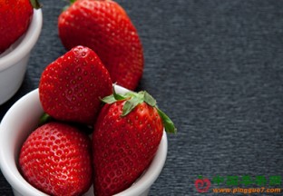 上海浦东：“朝露”草莓节成功举行 ()