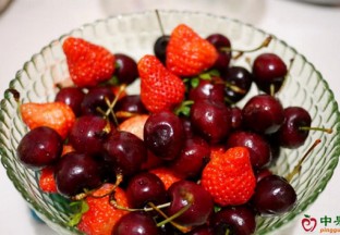 上海： 红色系水果成市场宠儿 ()