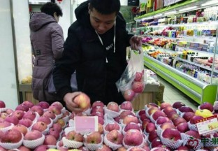 山西长治：春节市场交易忙 ()