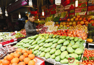 浙江宁波：水果价格比常年贵30% ()