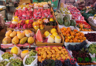 江苏镇江：水果价格接连“上涨” ()