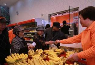 水果丰收 预计节后价格低位运行 ()