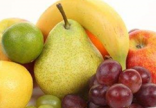 时令水果量大 苹果价格回落 ()