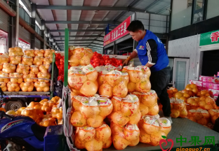 临沂：水果新鲜诱人价格下滑 ()