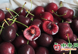 车厘子“拦腰”降 价格平民 ()