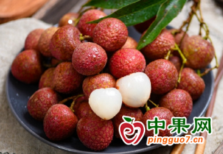 多地荔枝价格下降 ()